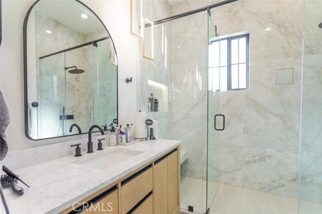 7714 Lasaine Avenue, Northridge (los Angeles), CA 91325