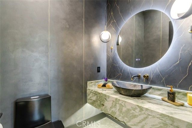 7714 Lasaine Avenue, Northridge (los Angeles), CA 91325