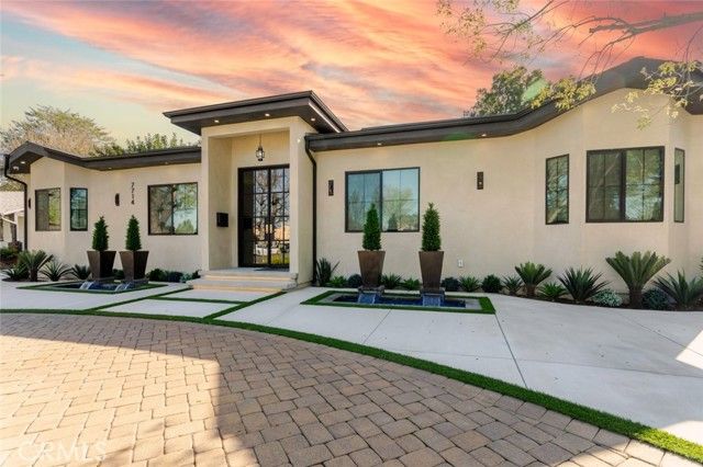 7714 Lasaine Avenue, Northridge (los Angeles), CA 91325