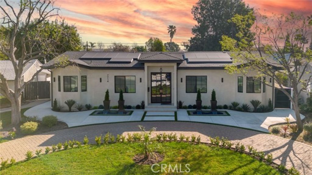 7714 Lasaine Avenue, Northridge (los Angeles), CA 91325