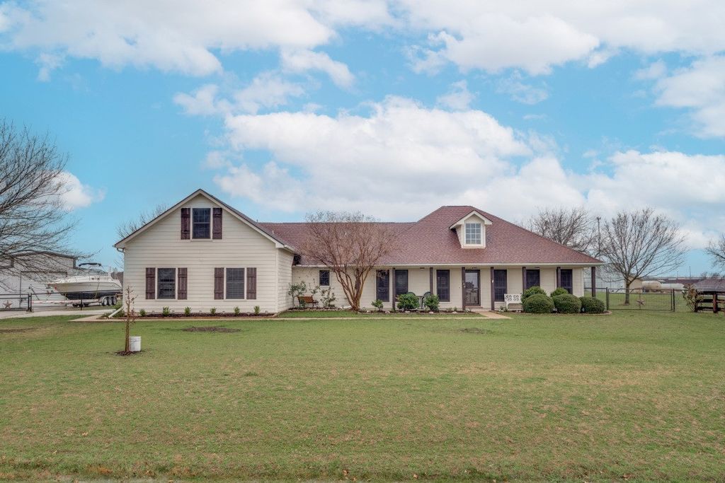 108 High Meadows Court, Decatur, TX 76234