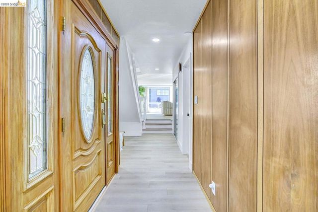 6635 Banning Dr, Oakland, CA 94611