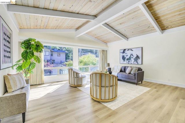 6635 Banning Dr, Oakland, CA 94611