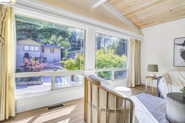 6635 Banning Dr, Oakland, CA 94611