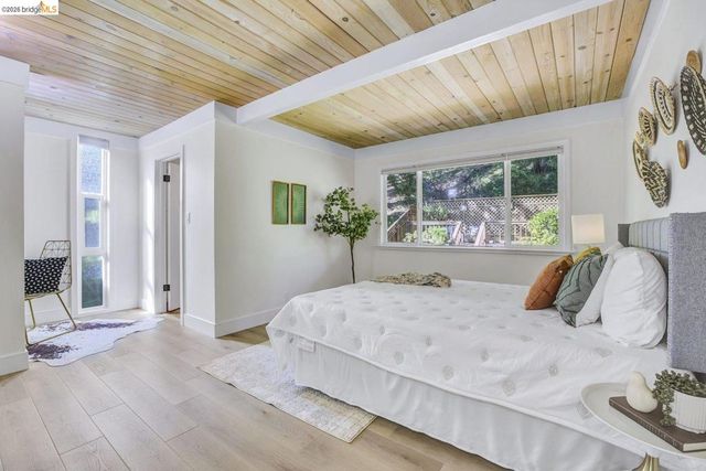 6635 Banning Dr, Oakland, CA 94611