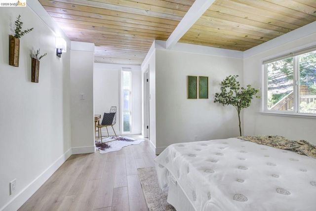 6635 Banning Dr, Oakland, CA 94611