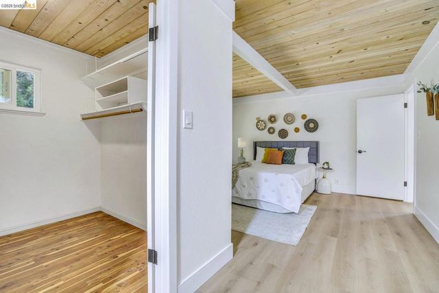 6635 Banning Dr, Oakland, CA 94611