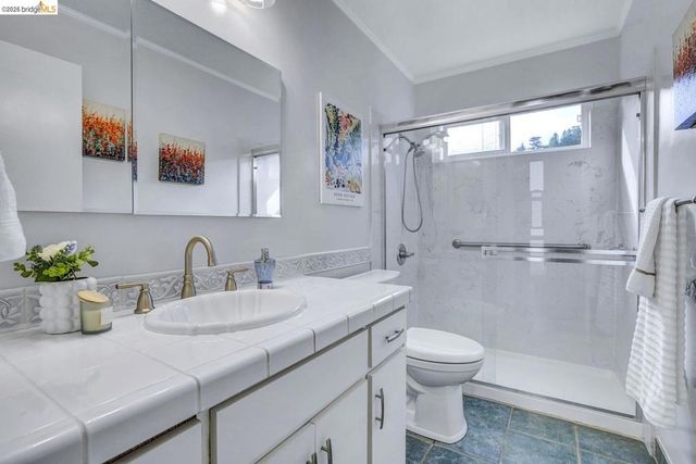 6635 Banning Dr, Oakland, CA 94611