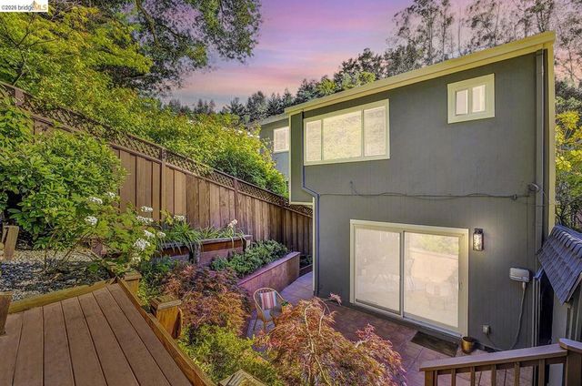 6635 Banning Dr, Oakland, CA 94611