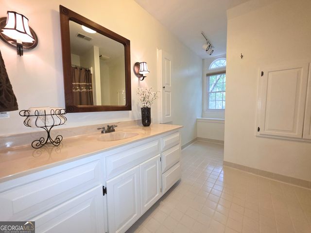 115 Essex Circle, Fayetteville, GA 30215