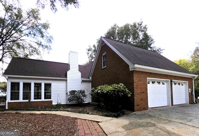 115 Essex Circle, Fayetteville, GA 30215