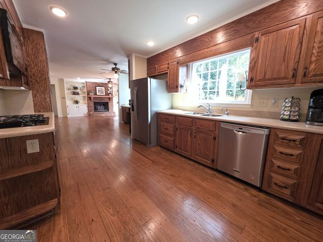 115 Essex Circle, Fayetteville, GA 30215