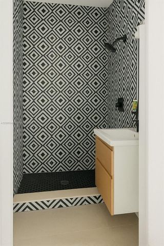 301 86th St 303-4A, Miami Beach, FL 33141