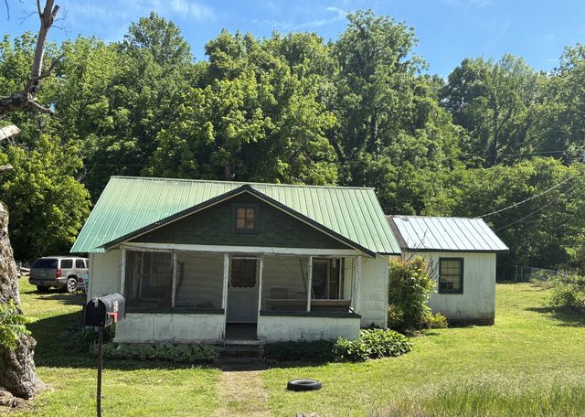51 Sycamore Landing Rd, Waverly, TN 37185
