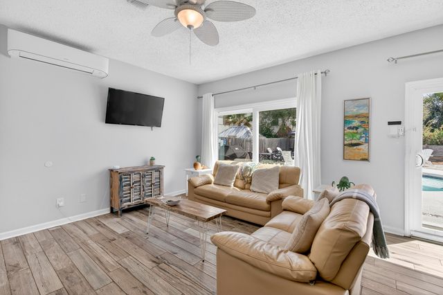 85 Shirah Street, Destin, FL 32541