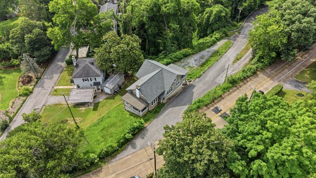 2 S Crest Road, Chattanooga, TN 37404
