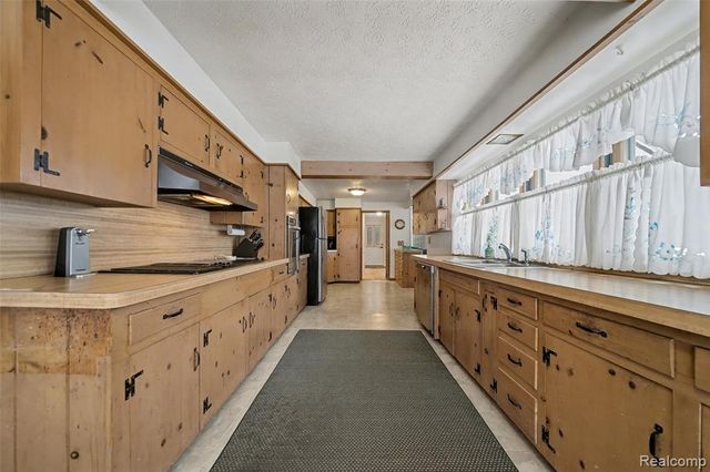 11849 Four Lakes Drive, South Lyon, MI 48178