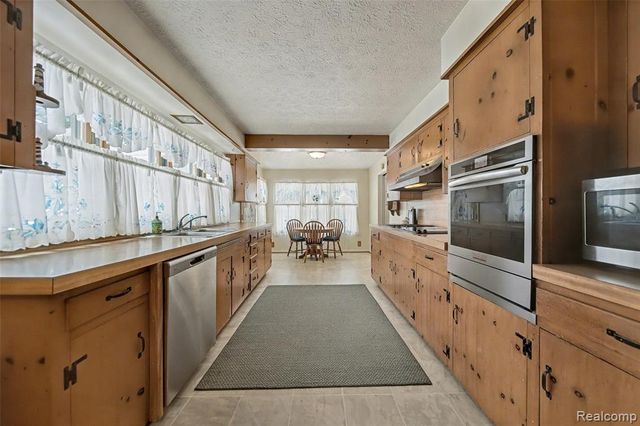 11849 Four Lakes Drive, South Lyon, MI 48178