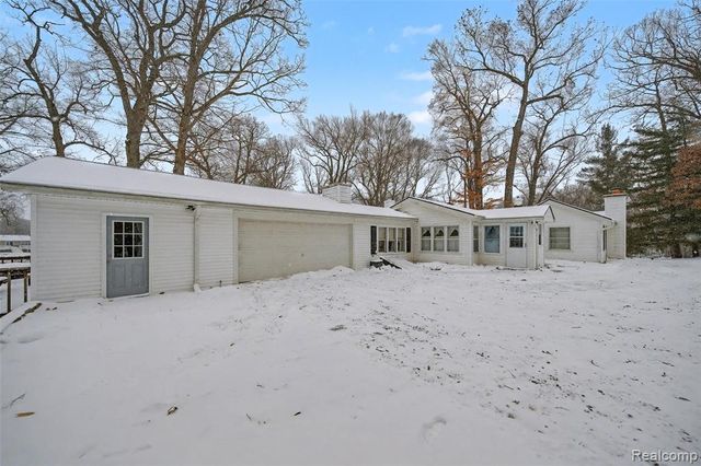 11849 Four Lakes Drive, South Lyon, MI 48178