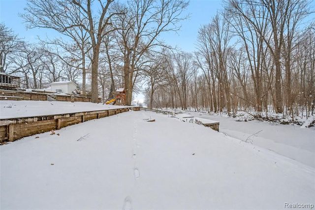 11849 Four Lakes Drive, South Lyon, MI 48178