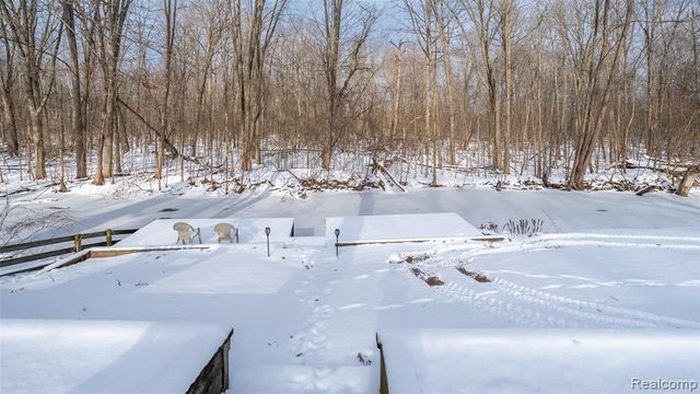 11849 Four Lakes Drive, South Lyon, MI 48178