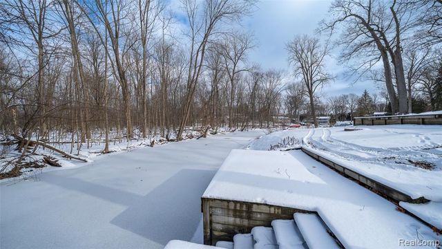 11849 Four Lakes Drive, South Lyon, MI 48178