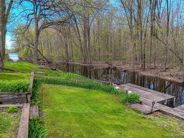 11849 Four Lakes Drive, South Lyon, MI 48178