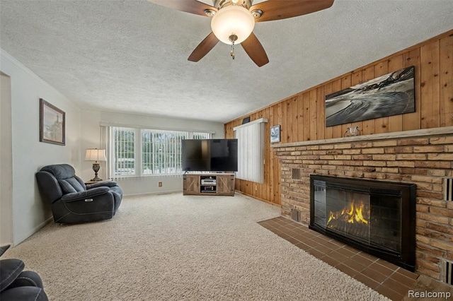 11849 Four Lakes Drive, South Lyon, MI 48178