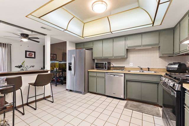 15724 Brassie Court 2N, Orland Park, IL 60462