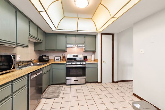 15724 Brassie Court 2N, Orland Park, IL 60462