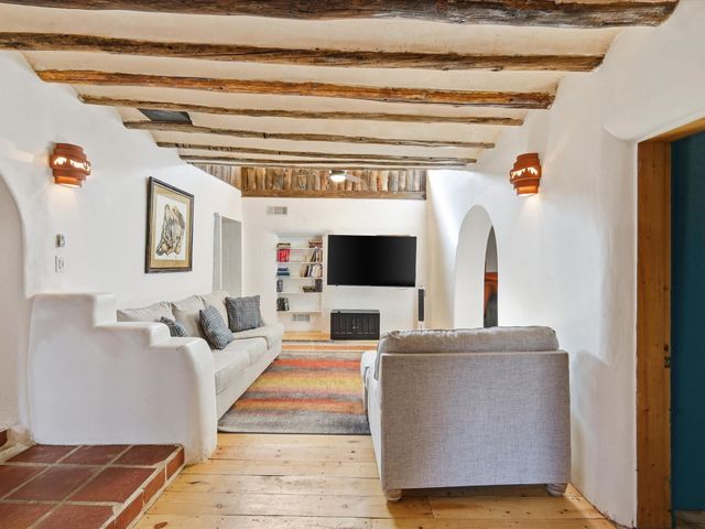 510 and 512 Anglada Ln, Taos, NM 87571