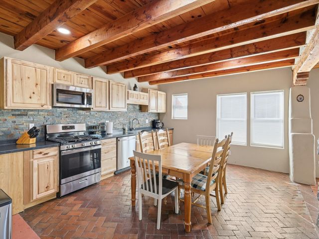 510 and 512 Anglada Ln, Taos, NM 87571