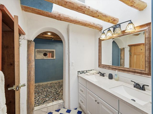 510 and 512 Anglada Ln, Taos, NM 87571