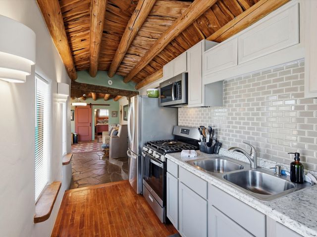 510 and 512 Anglada Ln, Taos, NM 87571