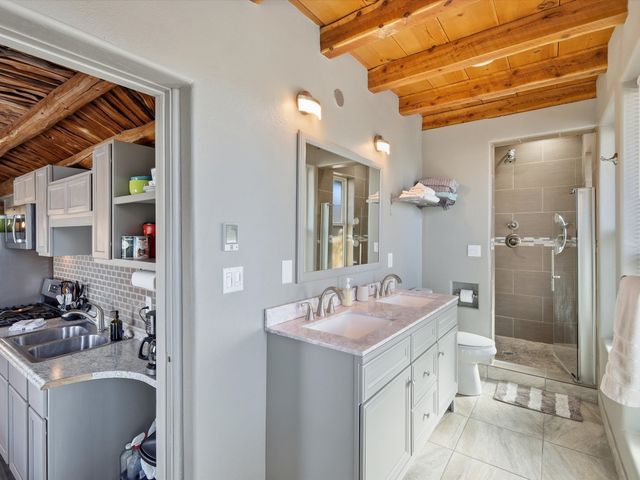 510 and 512 Anglada Ln, Taos, NM 87571