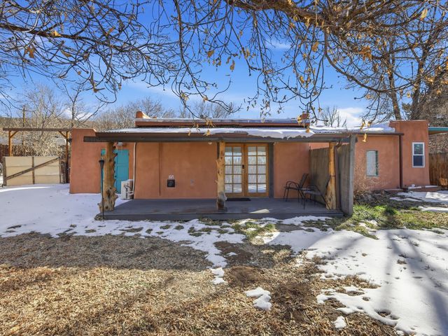 510 and 512 Anglada Ln, Taos, NM 87571