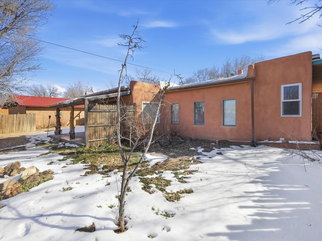 510 and 512 Anglada Ln, Taos, NM 87571