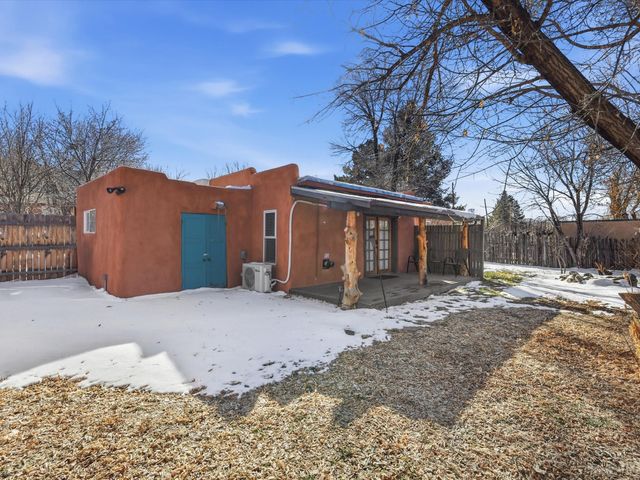 510 and 512 Anglada Ln, Taos, NM 87571