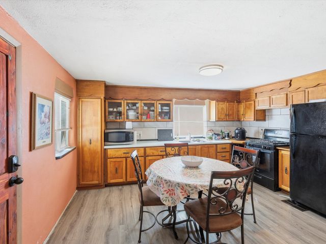 510 and 512 Anglada Ln, Taos, NM 87571