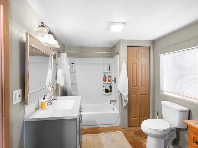 510 and 512 Anglada Ln, Taos, NM 87571