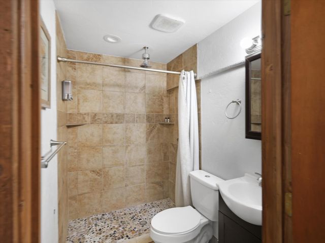 510 and 512 Anglada Ln, Taos, NM 87571