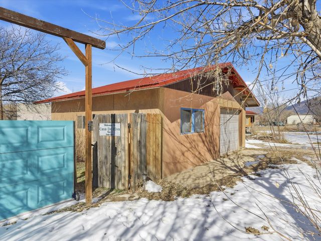 510 and 512 Anglada Ln, Taos, NM 87571