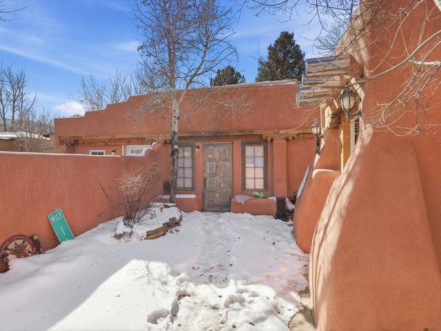 510 and 512 Anglada Ln, Taos, NM 87571