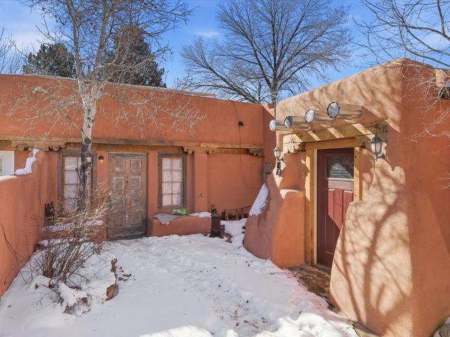 510 and 512 Anglada Ln, Taos, NM 87571