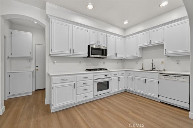 90 Topaz, Irvine, CA 92602