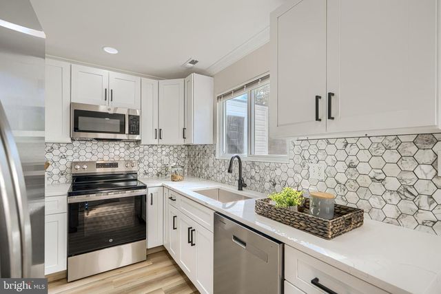 2608 HURON ST, Baltimore, MD 21230