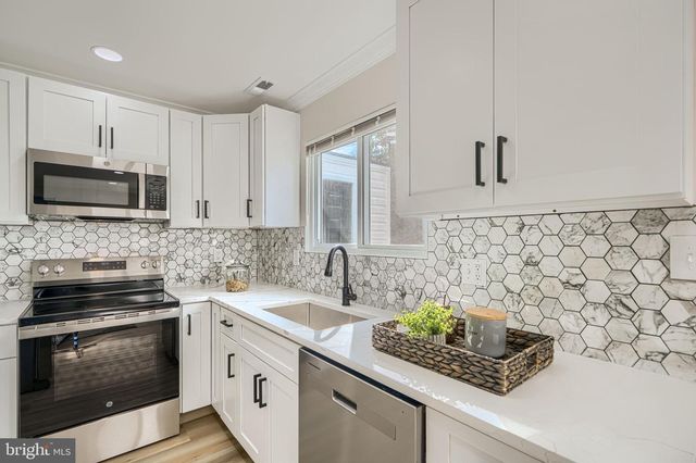 2608 HURON ST, Baltimore, MD 21230