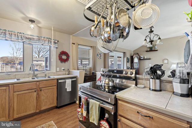 18 MALVINA LN, Newark, DE 19713