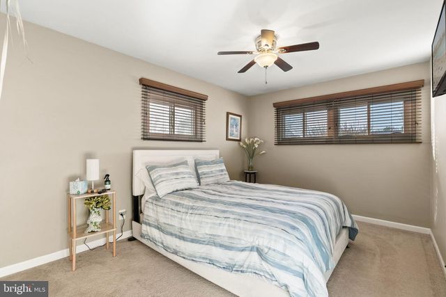 18 MALVINA LN, Newark, DE 19713