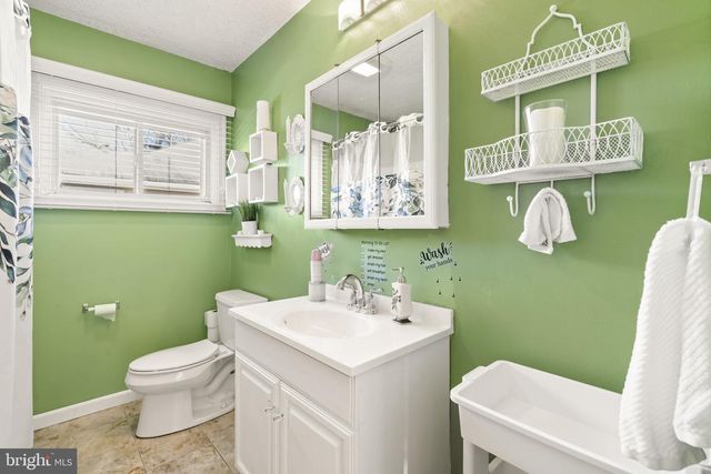 18 MALVINA LN, Newark, DE 19713